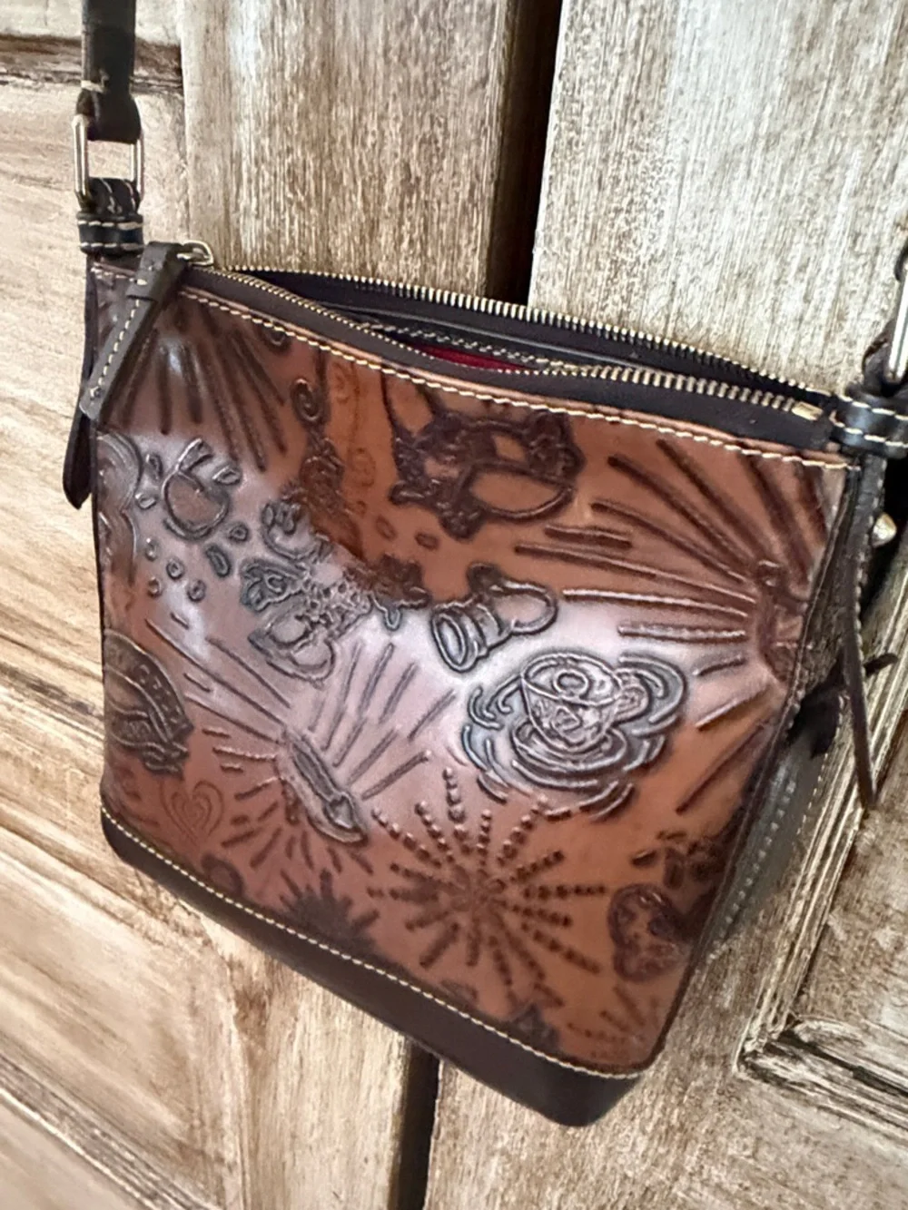 Dooney & Bourke Disney world parks Brown Embossed Leather Crossbody/Dark Trim - Picture 8 of 16